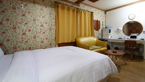Cherbourg Hotel Cheonan Bagian luar foto