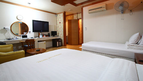 Cherbourg Hotel Cheonan Bagian luar foto