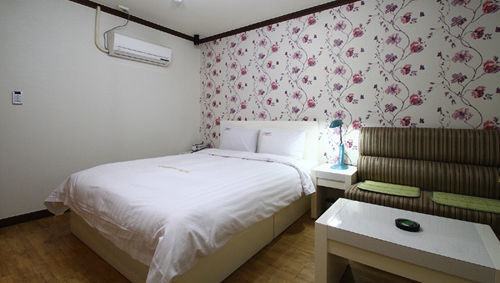 Cherbourg Hotel Cheonan Bagian luar foto
