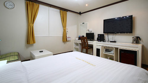 Cherbourg Hotel Cheonan Bagian luar foto