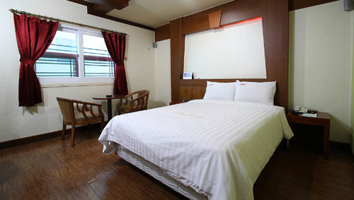 Cherbourg Hotel Cheonan Bagian luar foto